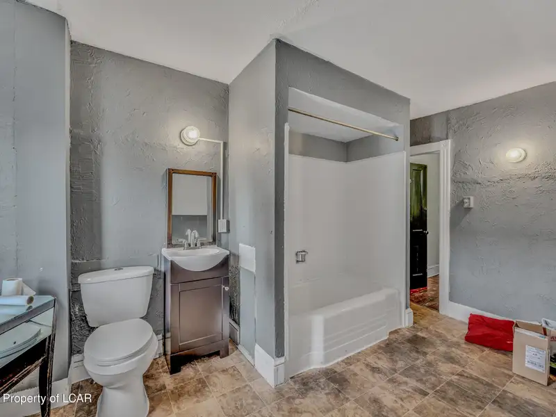 Five-unit Commercial and Residential Building in Prime Location with Recent Upgrades