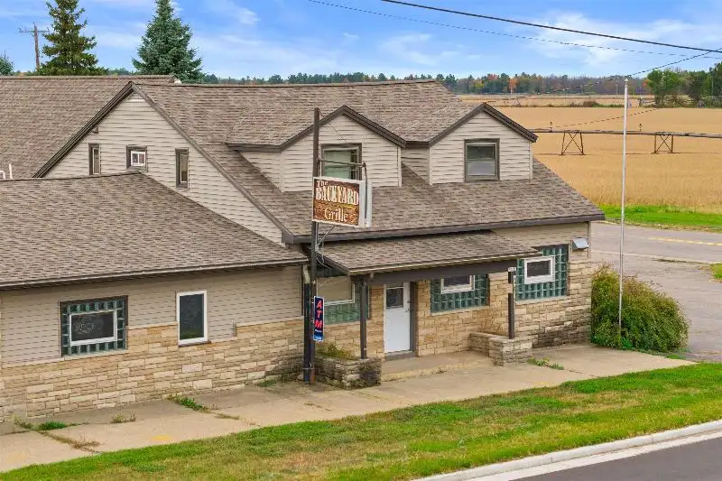 Established Bar and Restaurant with Living Quarters in Stevens Point Area
