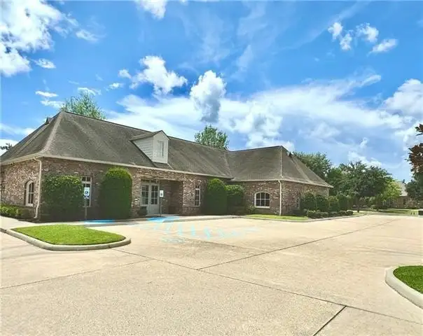 Class a Office Building for Sale or Lease in Prime Highway Commercial Location