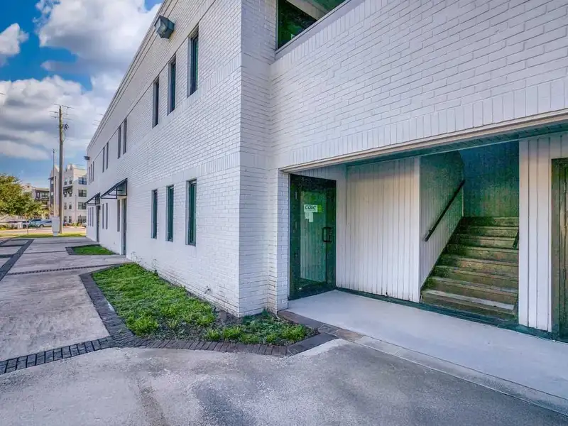 Downtown Pensacola Multi-tenant Office Building with 15,000 Sq Ft of Versatile Space