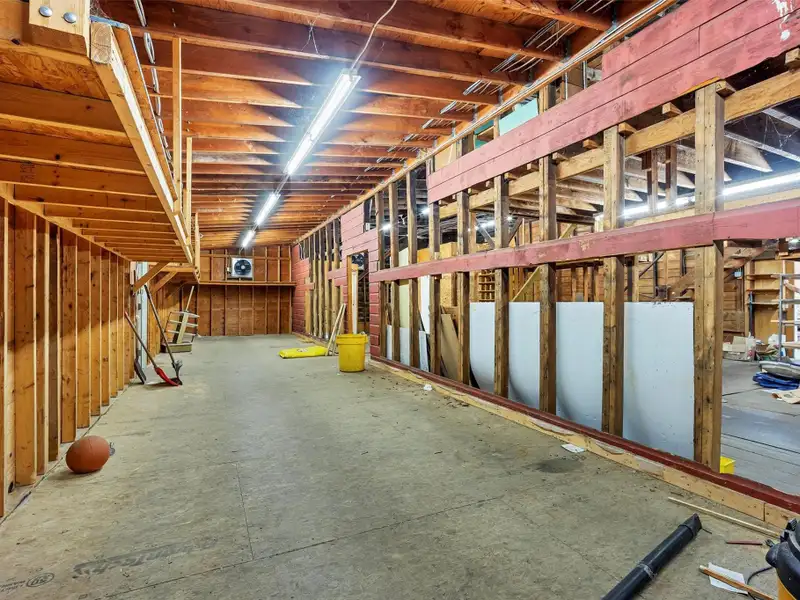 Commercial Retail/warehouse with Charming Colonial Home in High-traffic Corner Location