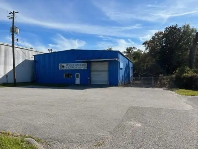 Versatile Commercial Property with 6000 Sq Ft Building and One-bedroom Apartment in Prime Location