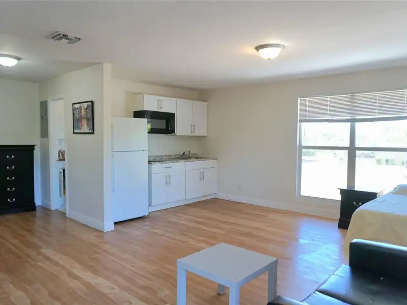 Turnkey Multifamily Investment: 8 Furnished Studios & 2/2 Apartment Near Las Olas