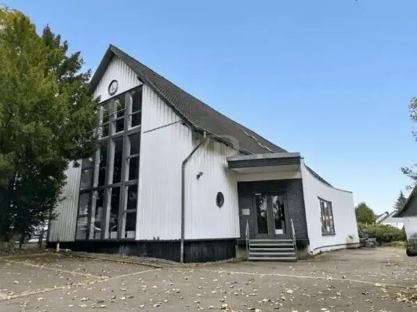 Modernized Historic Office Building Near Clinics in Lüdenscheid with Flexible Spaces and Parking
