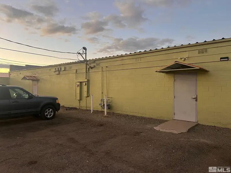 Multi-tenant Retail & Office Investment Property in Central Yerington with Vacancy and Warehouse Access