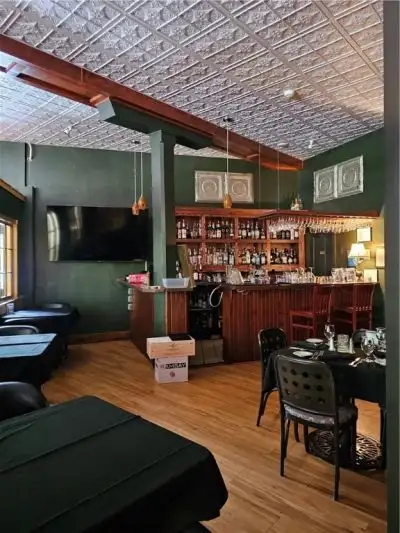 Turnkey Historic Hotel with Retail Space in Downtown Eureka Springs