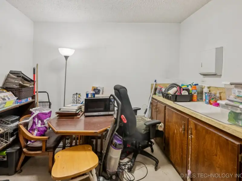 Fully-occupied Office Suite Building in Downtown Checotah - Investment Opportunity