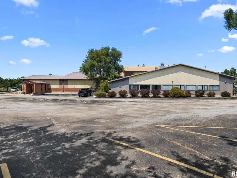 Turnkey Commercial Fitness Facility with Strong Membership Base in Prime Location
