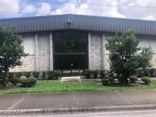 9,375 Sf Warehouse with Office, A/c Restrooms, and 18ft Clear Height
