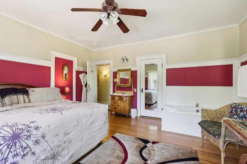 Turnkey B&b and Event Center in Wisconsin Dells with 17 Guest Suites