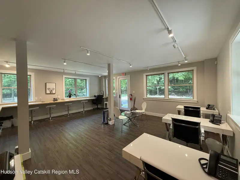 Stylish Ground Floor Office Space in Woodstock with Private Offices and Modern Amenities