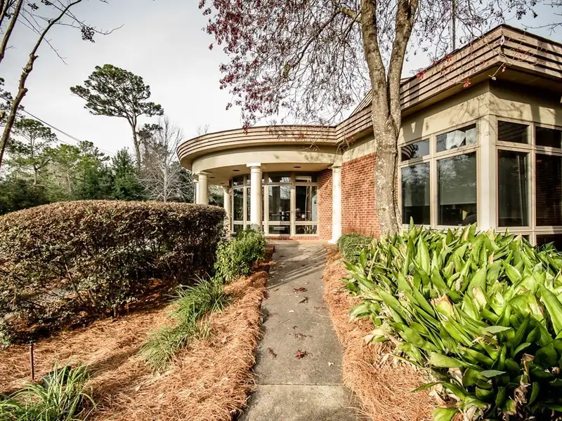 Versatile Commercial Property with Office Space Near I-75 in Valdosta's Business Hub