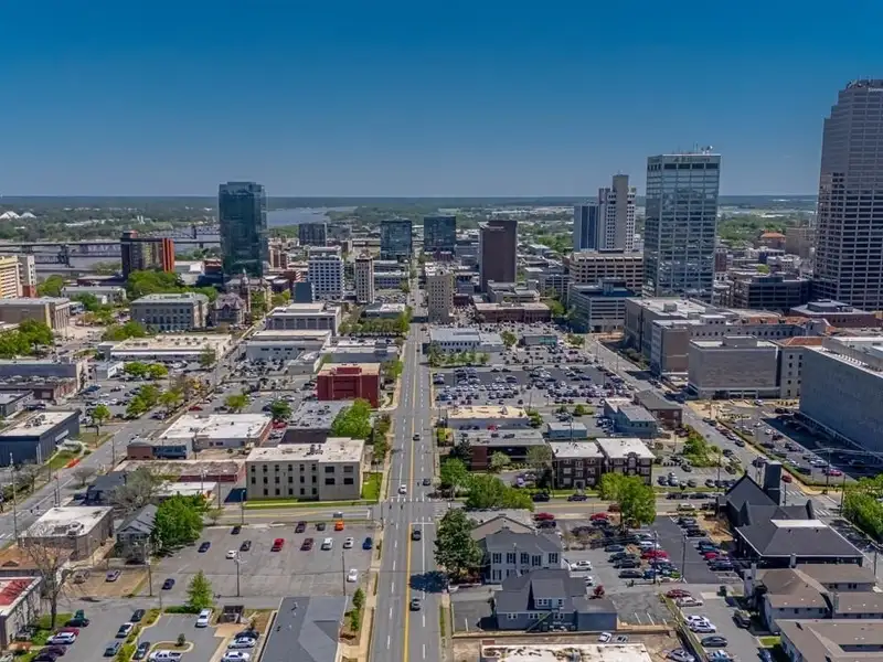 Remodeled Commercial Building Near I-630, Downtown Little Rock – Ideal for Office or Apartment