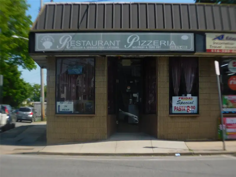 Turnkey Pizza Restaurant for Sale in High-traffic Location with Essential Equipment Included
