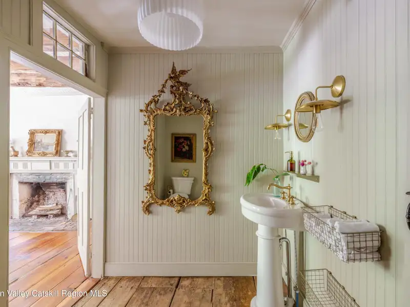 Historic Mixed-use Landmark in Kinderhook Village with Restaurant and Flexible Suites