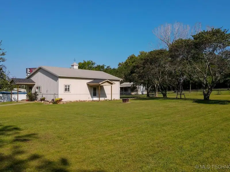 Commercial Property with House and Shops on 2 Acres in Coweta Near Casino
