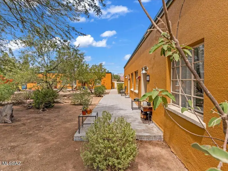Fully Renovated Multi-family Property in Miramonte Neighborhood with 6 Apartments
