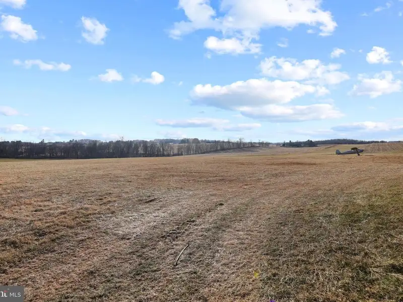 Baublitz Commercial Airport: 10 Acres with Hangars and Income Opportunities in York County, Pa