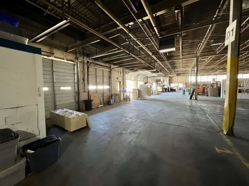 57,500 Sf Warehouse/showroom with Office Space Near Memphis International Airport