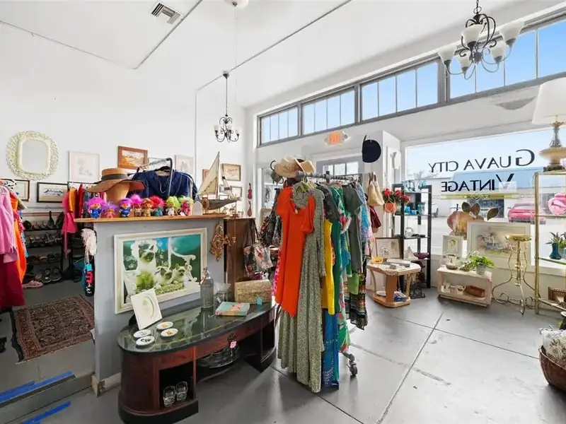 1926 Vintage Retail Showroom in Seminole/tampa Heights with High Visibility and Parking