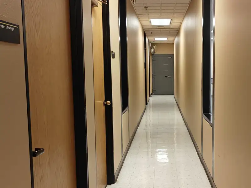 Large Office Building with Panoramic Views in Prime Downtown Location, 40,000 Sqft