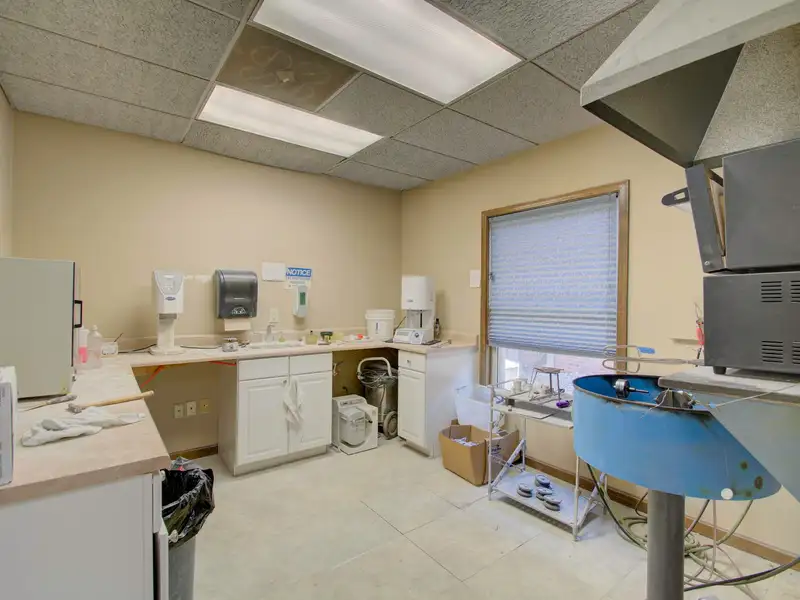 Move-in Ready 5,000 Sq Ft Commercial Space in Prime Edgewood Location