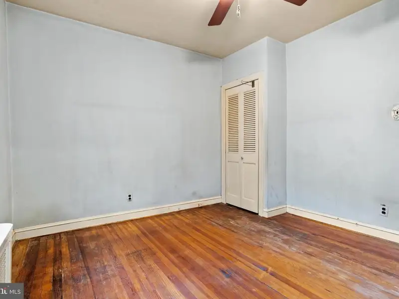 Mixed-use Property with Bar, Residential Space, and Garage in Folcroft Borough