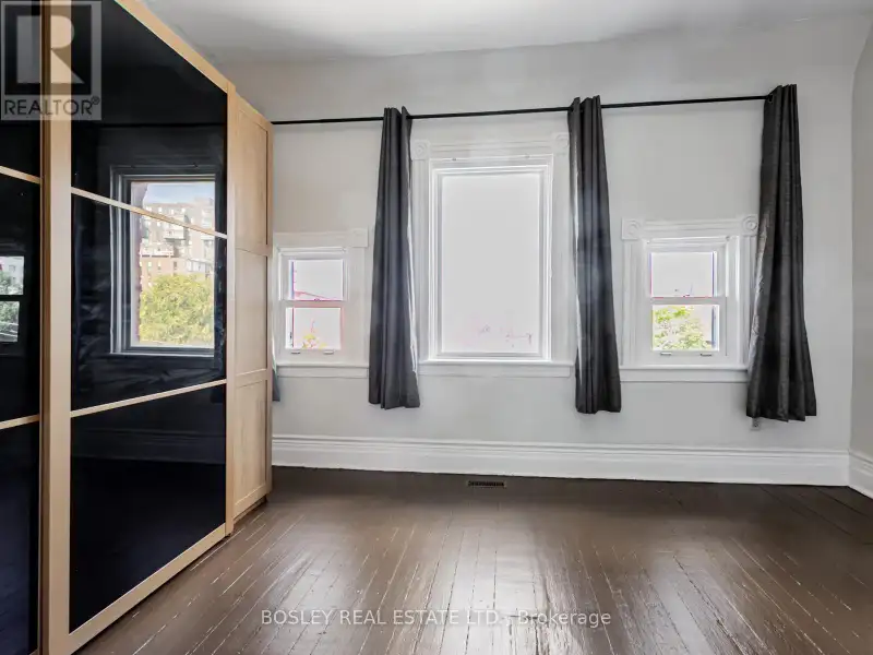 Charming Two-storey Apartment in Landmark Building on Queen St West