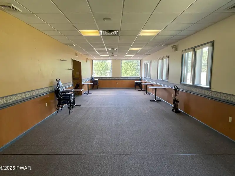 Commercial Building on 7.5 Acres in High-traffic Location Near Hamlin