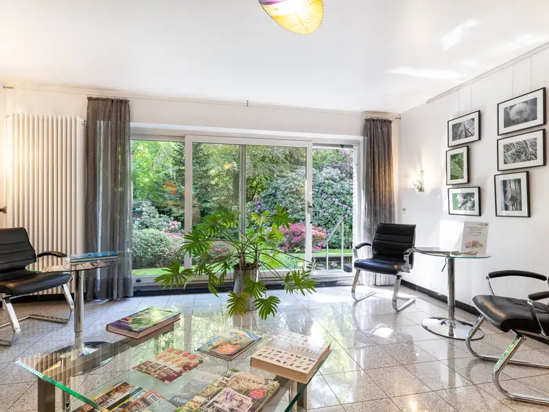 Residential and Commercial Building Investment Near Stadtpark with 460 M² Rentable Area