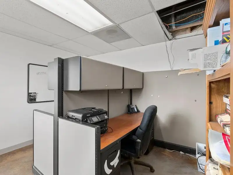 Well-maintained Commercial Property with Global Tenant and 6.8% Cap Rate on 5.71 Acres