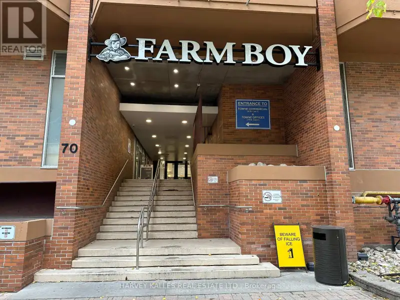 Prime Retail Space for Lease in High-traffic Town Mall Near Yonge Street