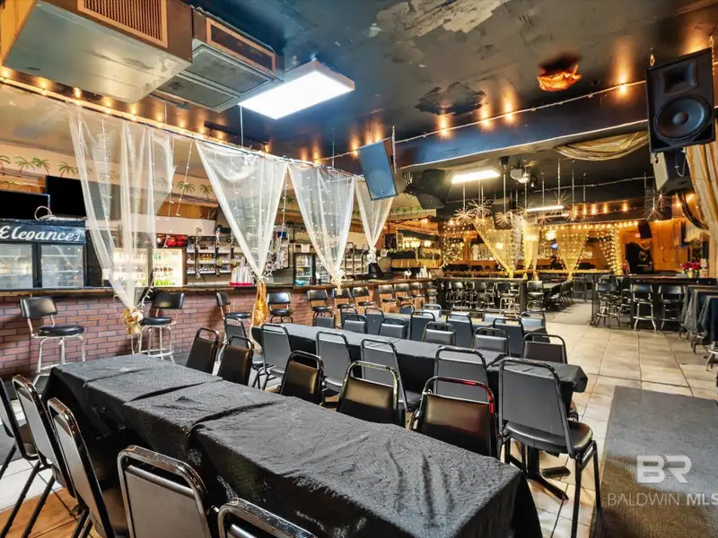 Prime Franchise-ready Lounge with Expansion Potential Near Downtown Mobile