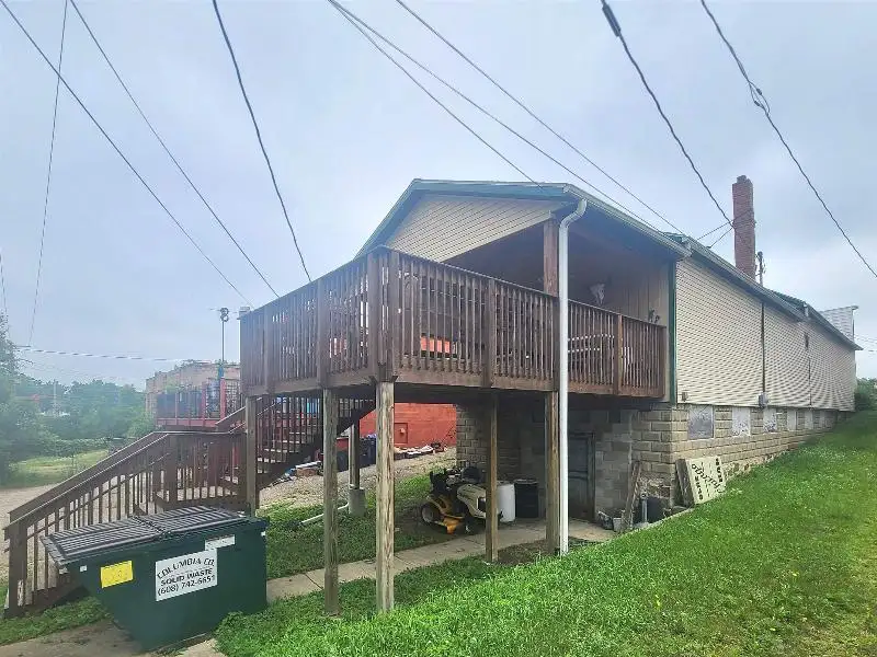 Established Bar for Sale in Downtown Pardeeville, Wi with Outdoor Seating