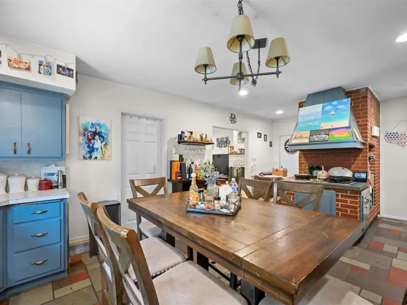 Unique Multi-use Property with Dental Practice and 2+ Bedroom Apartment in Prime Location