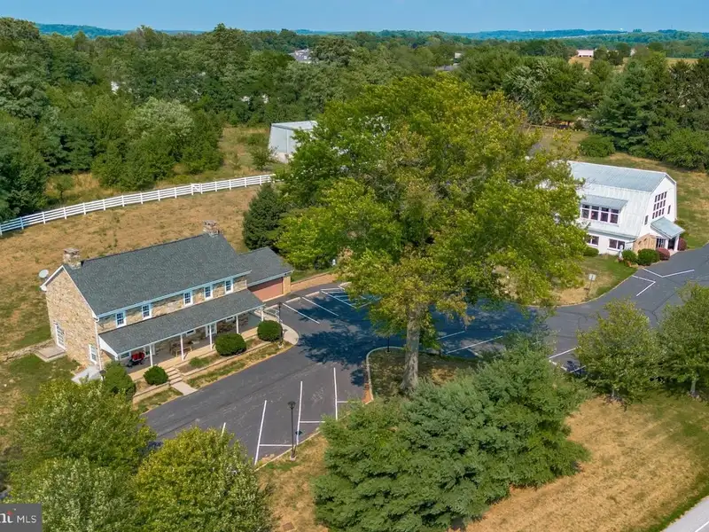 Multi-building Investment on 7 Acres: Barn, Farmhouse, and Warehouse with Rental Income