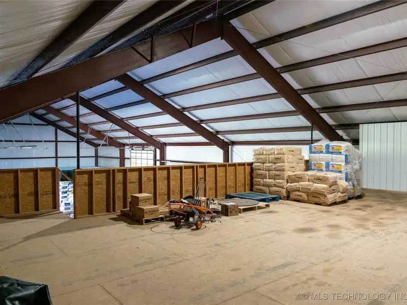 Turnkey Business Opportunity with 20-acre Site in High-traffic Location