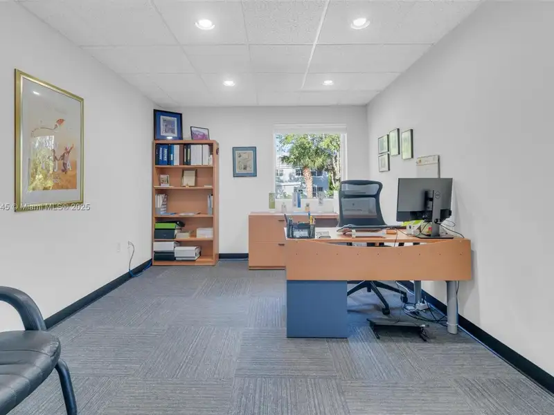 Modern 853 Sf Office Suite in Prime Fort Lauderdale Location with Parking