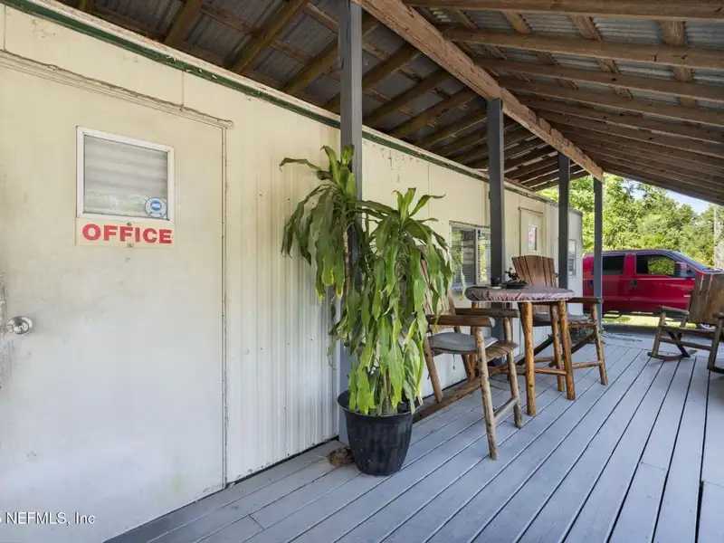 Mixed-use Parcel with Buildings, Ideal for Auto Repair or Sales in Convenient Location