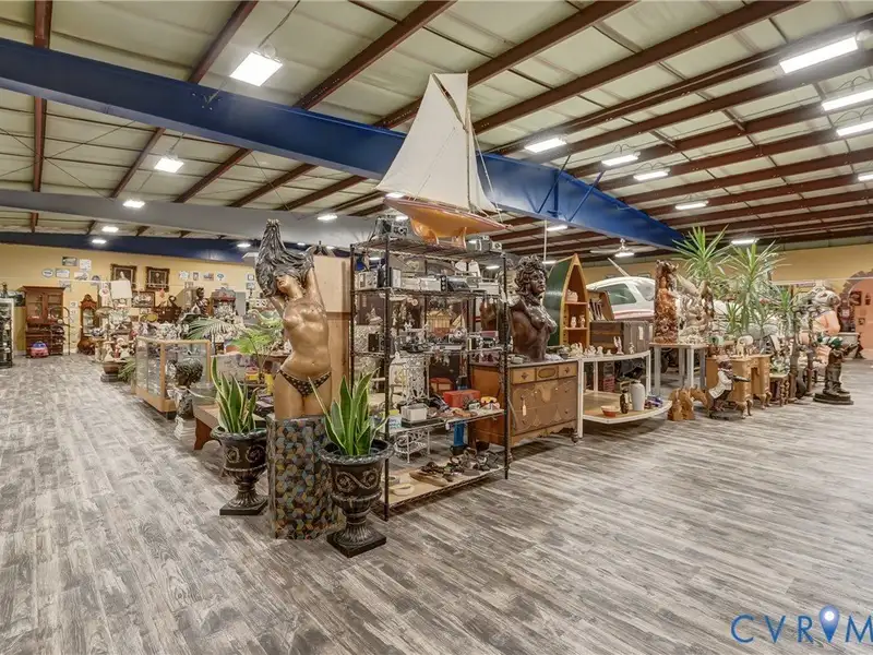 Renovated Commercial Building with 3 Businesses in Prime Montross Location