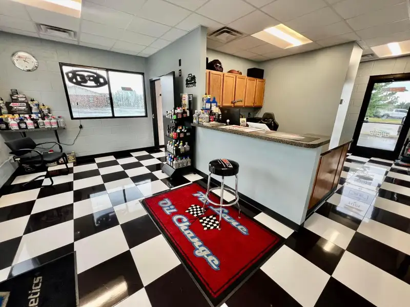 High-traffic B-3 Zoned Commercial Property on Lexington Rd. with Automotive Facility