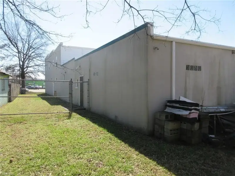 2-story Commercial Building with Office, Warehouse, and Apartments in W Pembroke