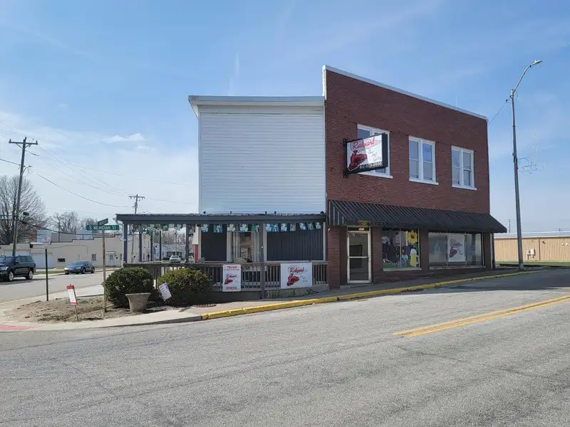 Investment Opportunity: Restaurant with Apartment and Additional Parking Near I-74