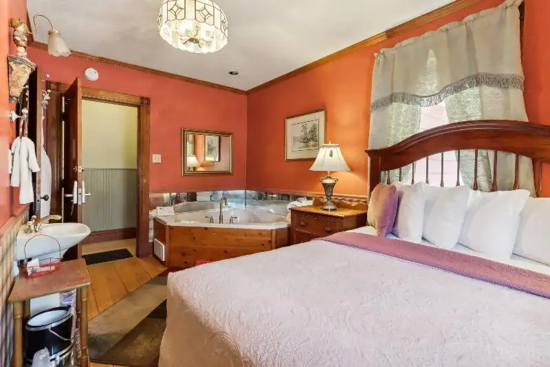 Turnkey B&b and Event Center in Wisconsin Dells with 17 Guest Suites