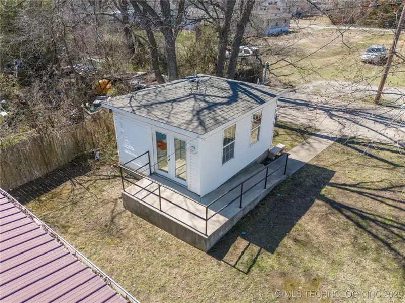 Commercial Office Space with Storage and Tenant in Growing Sapulpa, Oklahoma