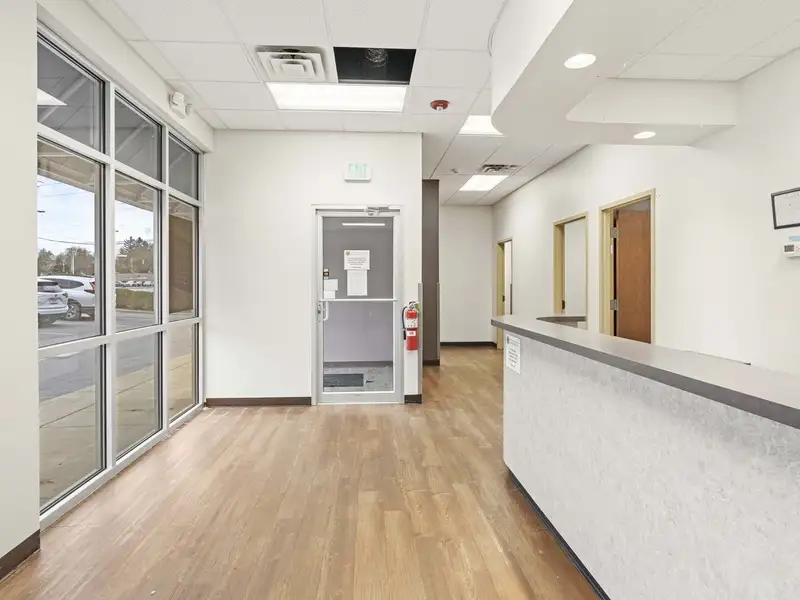 Multi-tenant Retail/office Space for Lease in Highland, in with Flexible Layout Options