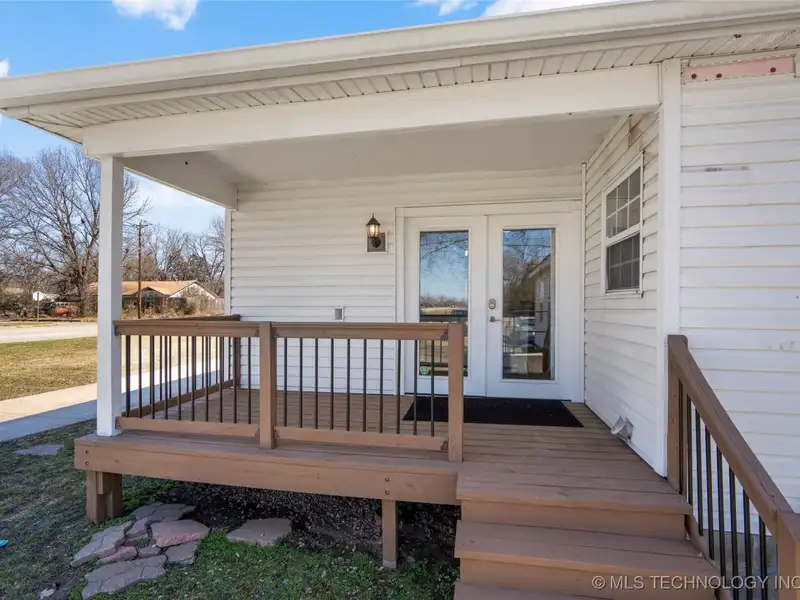 Commercial Office Space with Storage and Tenant in Growing Sapulpa, Oklahoma