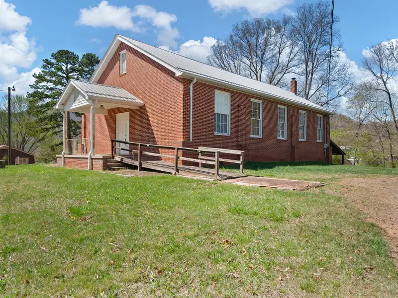 Versatile 3,600+ Sqft Commercial Building for Lease in Bethel Community