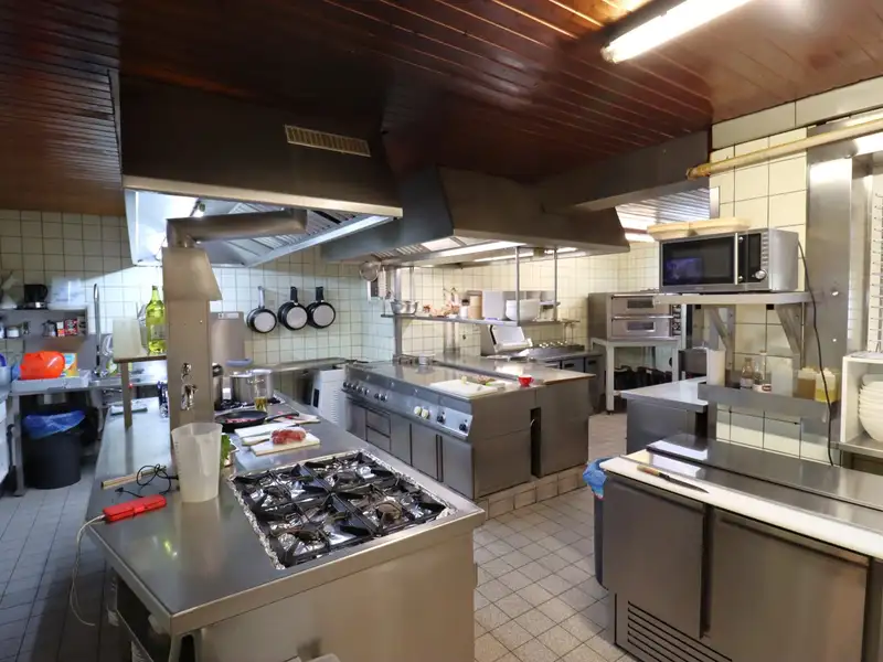 Restaurant and Guest Accommodation with Owner's Apartment in Modernized Facility