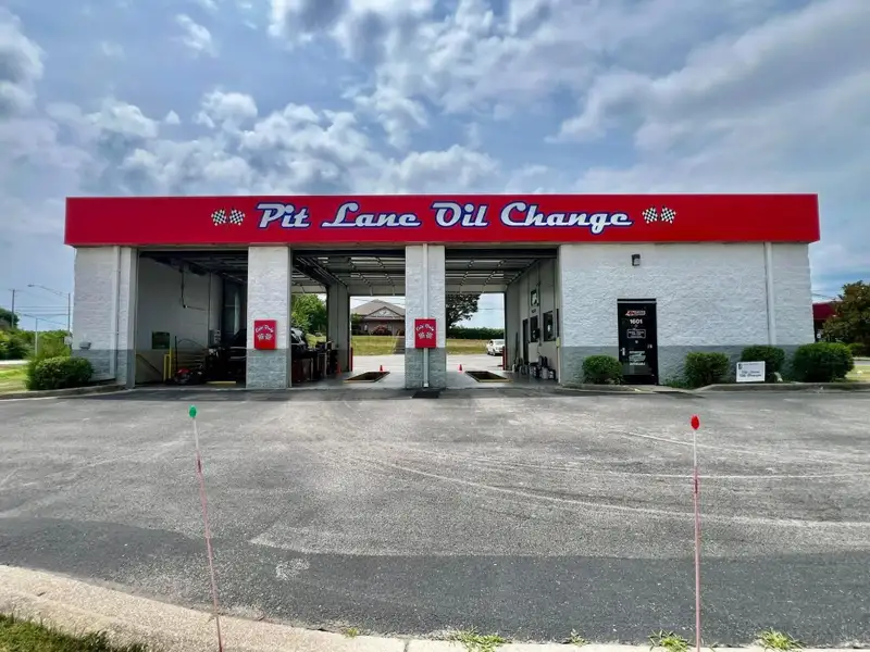 High-traffic B-3 Zoned Commercial Property on Lexington Rd. with Automotive Facility